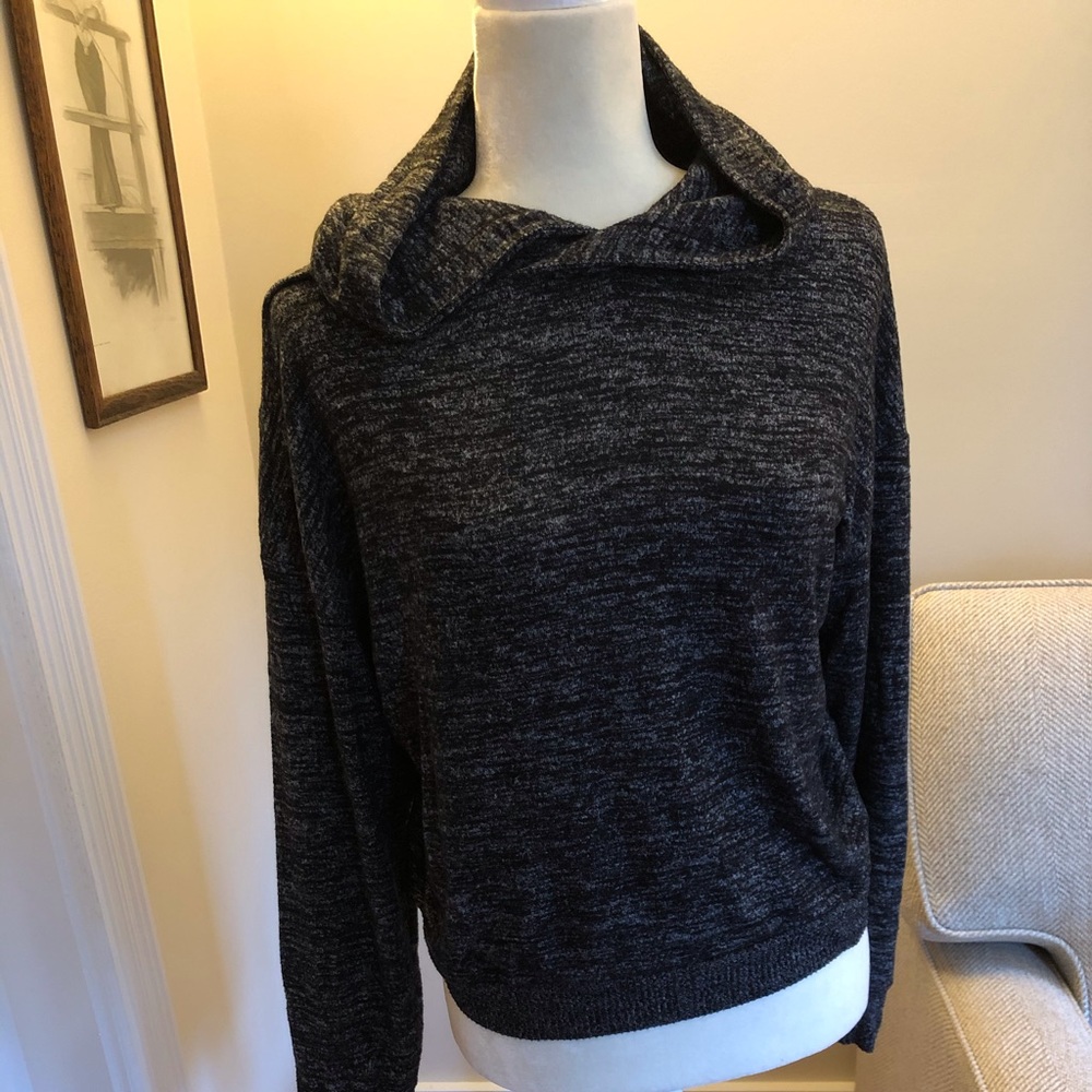 GAP hoodie, great, soft fabric. M
